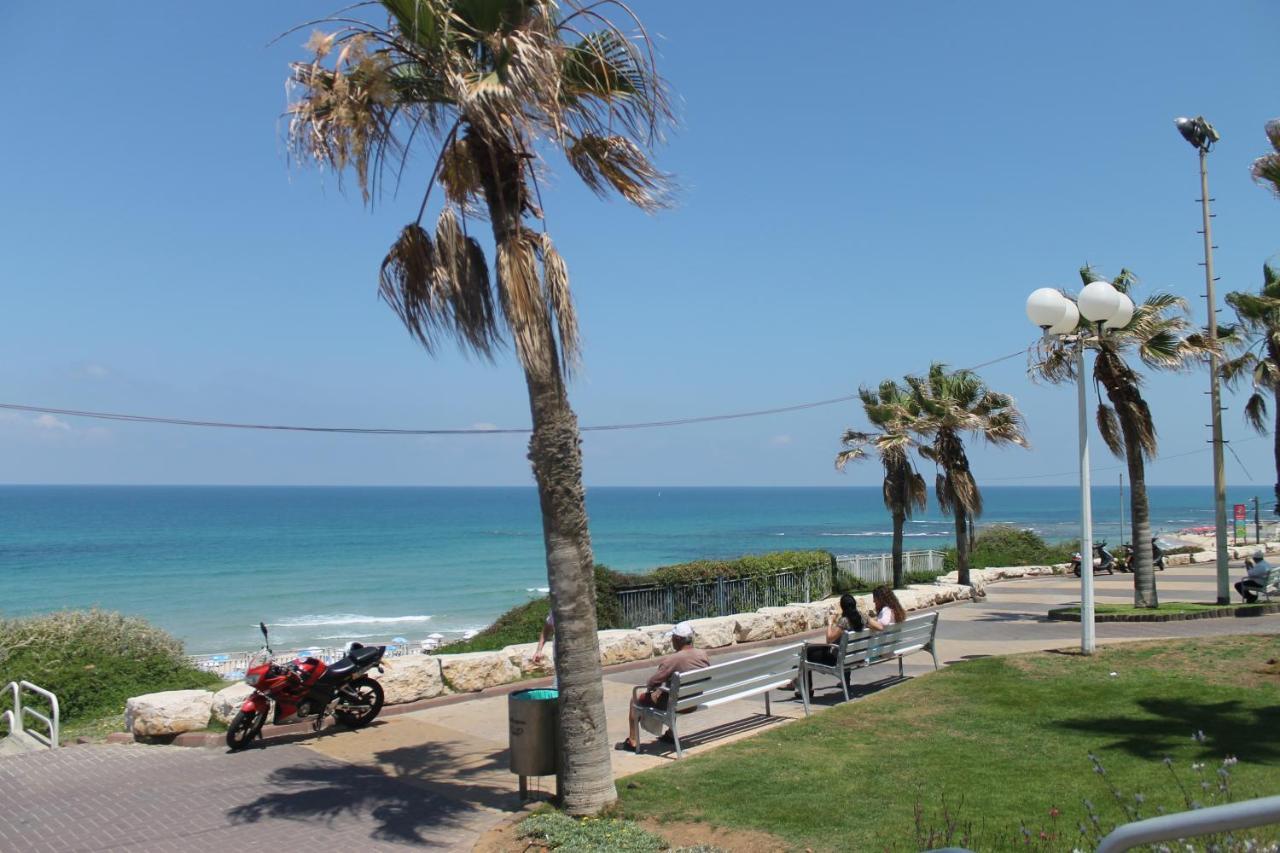 1 Herzel Beach Apartment Bat Yam Exterior photo